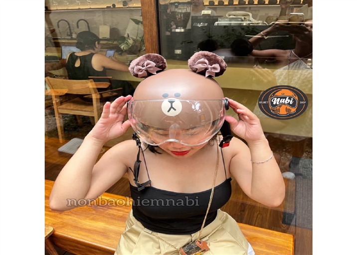 Mũ bảo hiểm gấu brown tặng tai kèm kính 🐻 siêu siêu dễ thương